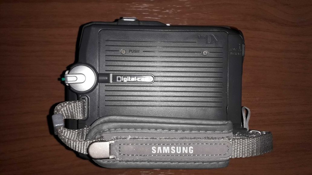 Відеокамера Samsung VP-D351