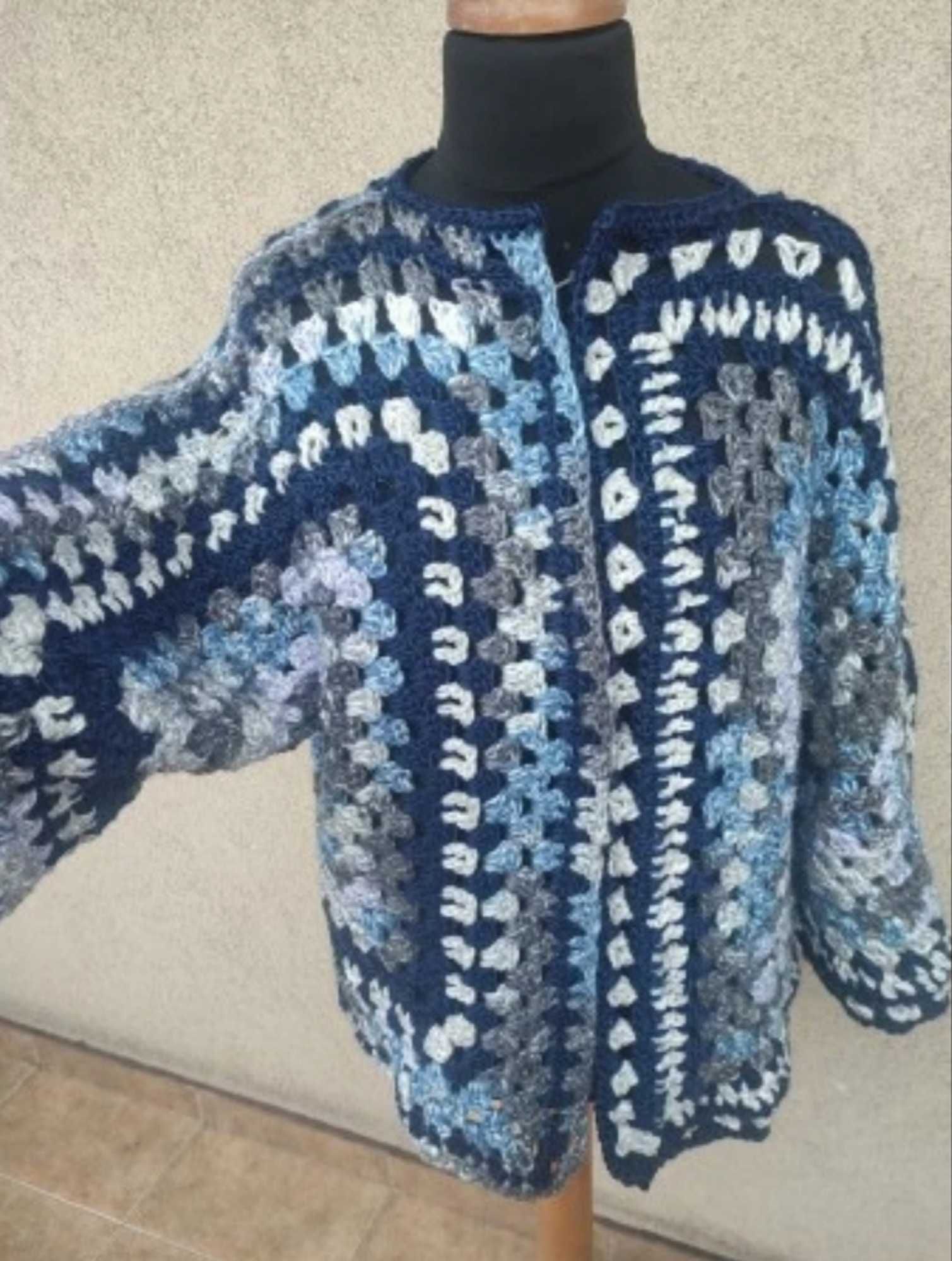 Oryginalny sweter rękodzieło