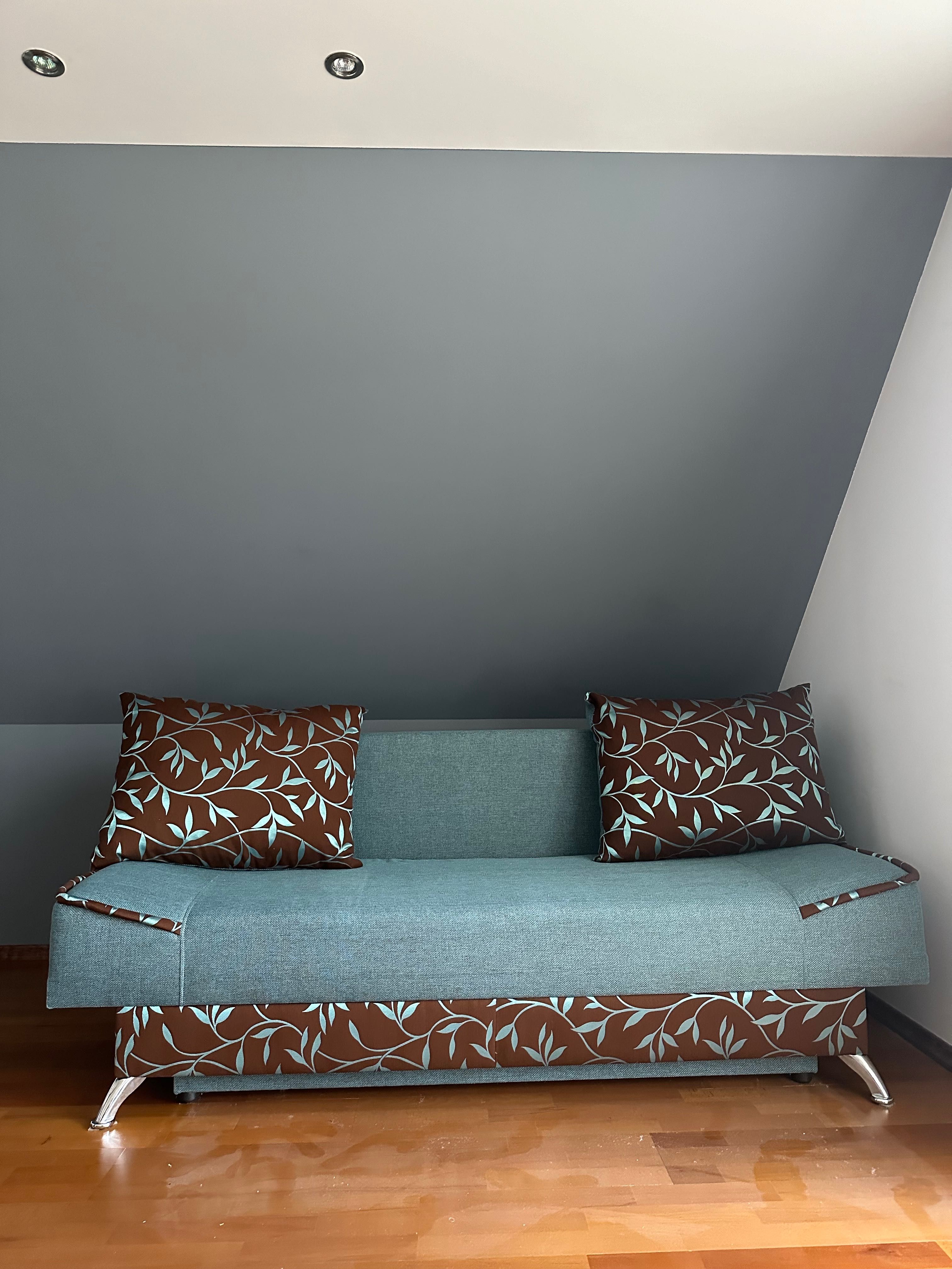 Niebiesko-brązowa łóżko / kanapa