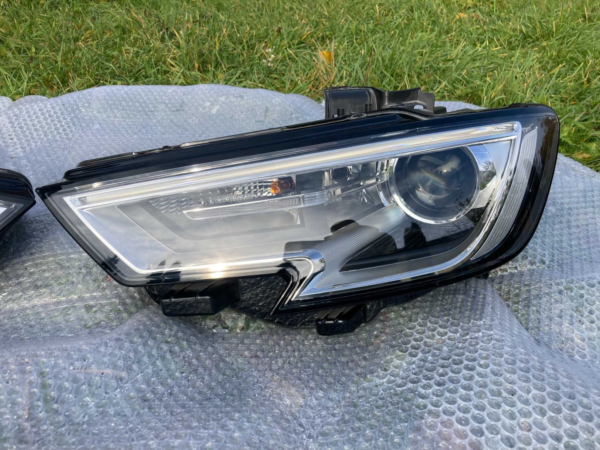 Фары ORIGINAL Б/У AUDI A3 8V Bi-Xenon без блоков 16-20год.