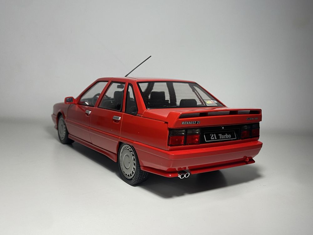Sprzedam model 1:18 Renault 21 Turbo Solido