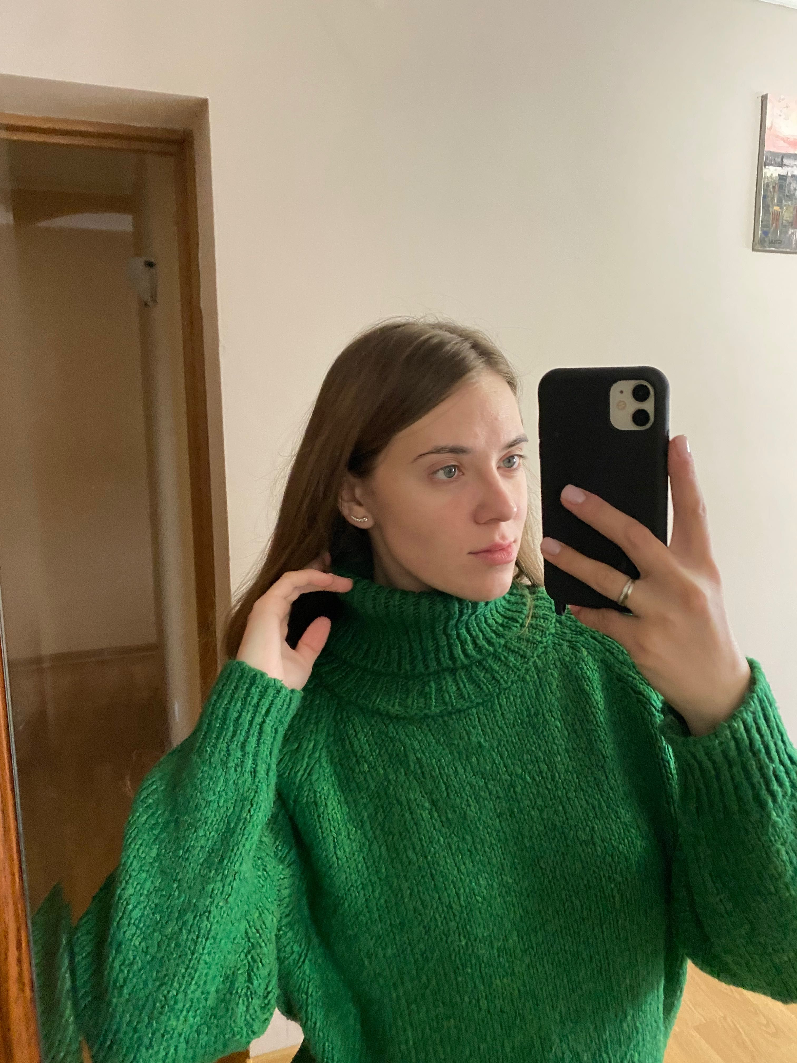 Светр в‘язаний під шию