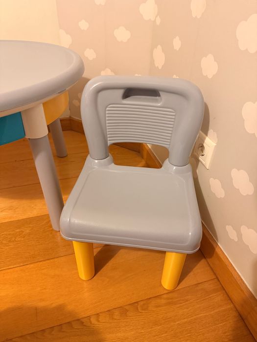 Mesa infantil de brincar com gavetas e base para montar LEGO