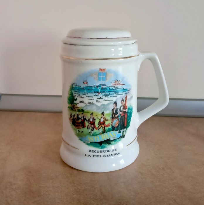 Stary porcelanowy kufel retro vintage