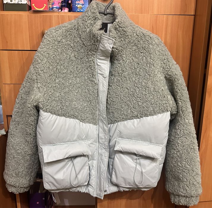 Демісезонна куртка мʼятного кольору