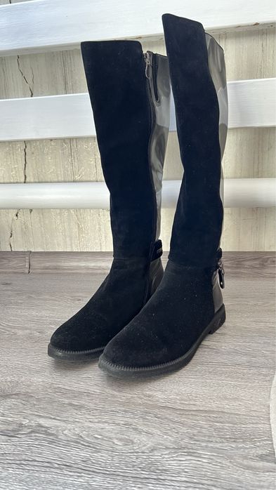 Замшеві шкіряні чоботи