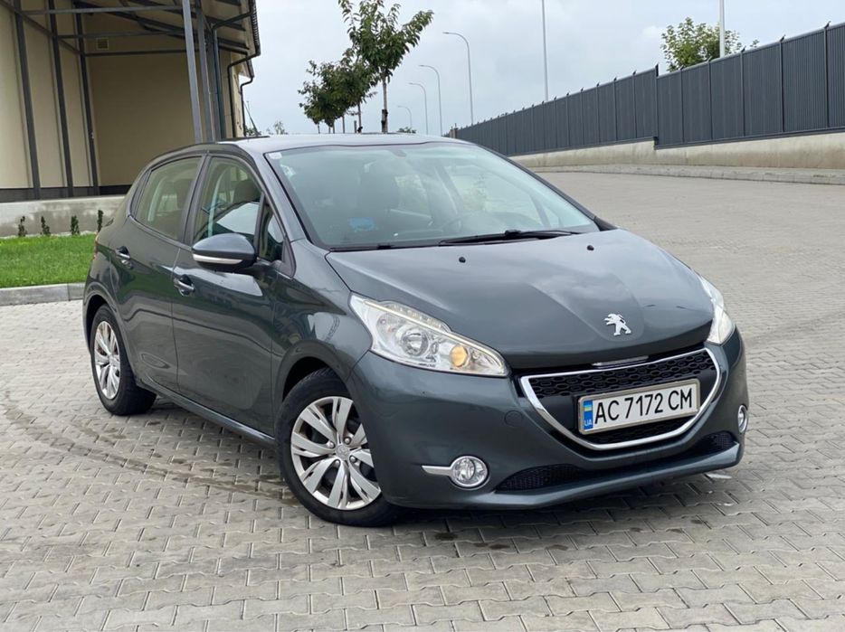 Автомобіль Peugeot 208 2012