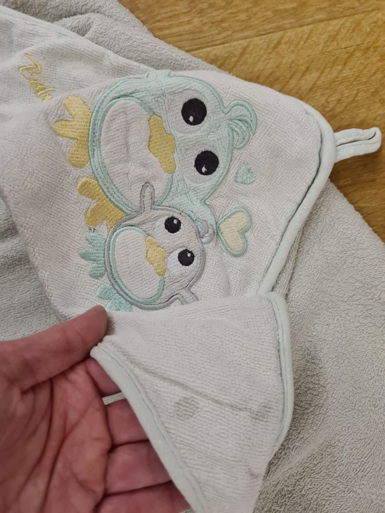 Duże okrycie kąpielowe dla niemowlaka BabyOno
