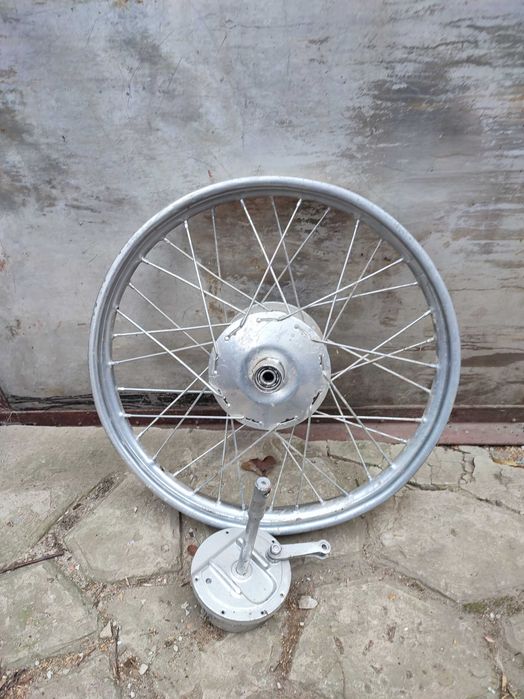 Колесо на мотоцикл, мопед