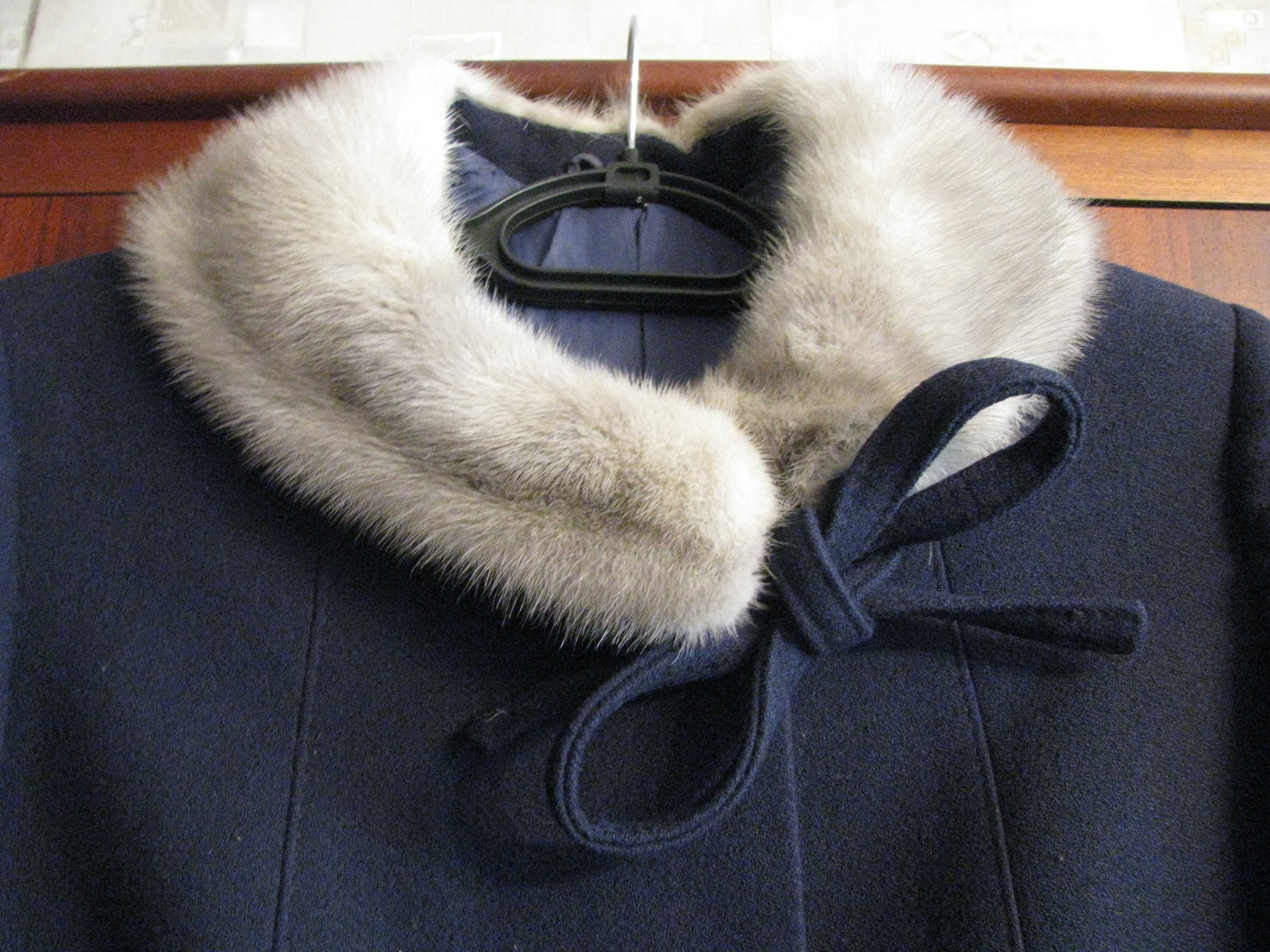 Пальто зимнее - дамское - размер 50 - 52 - натуральная норка.