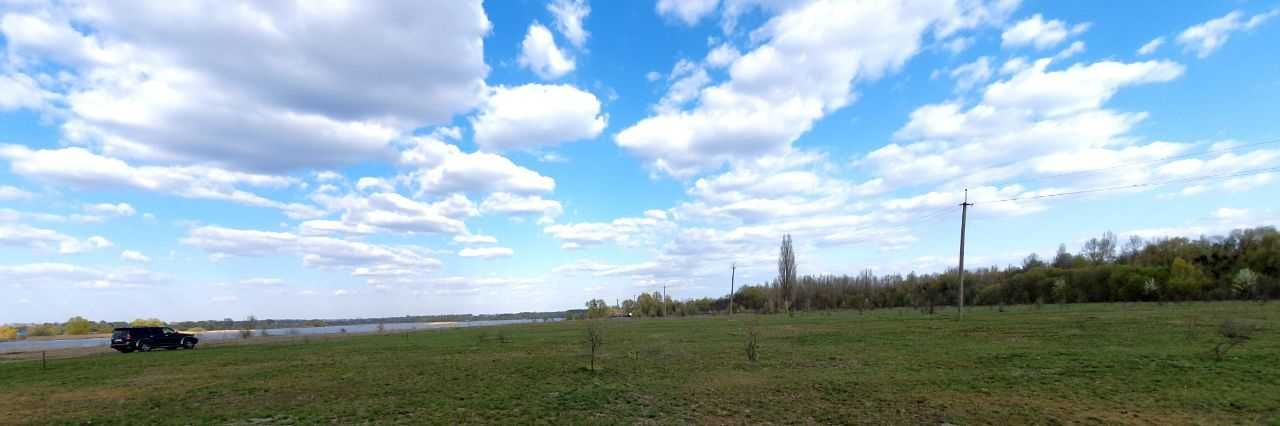 Продаж землі на березі річки під комплекс відпочинку 100 км від Київа