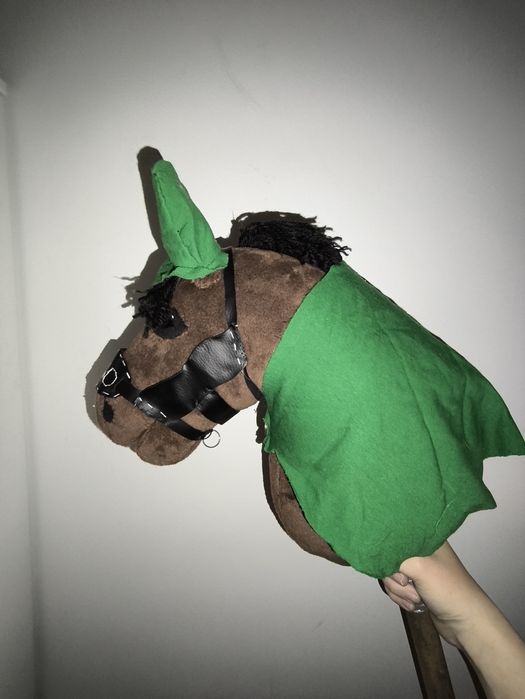 Brązowy hobby horse