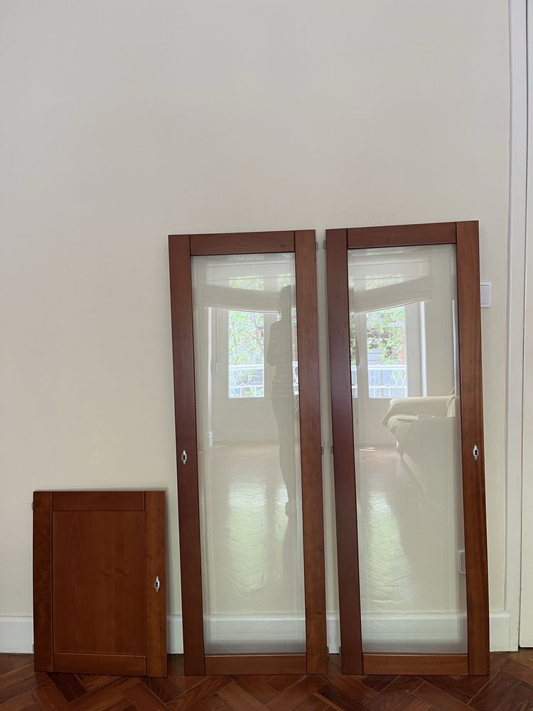 3 portas em madeira de cerejeira – 2 com vidro, 1 cega  madeira nobre