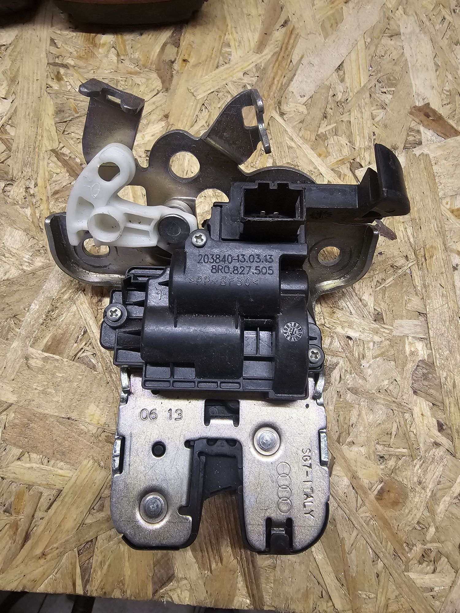 Fecho da mala audi a3 8v