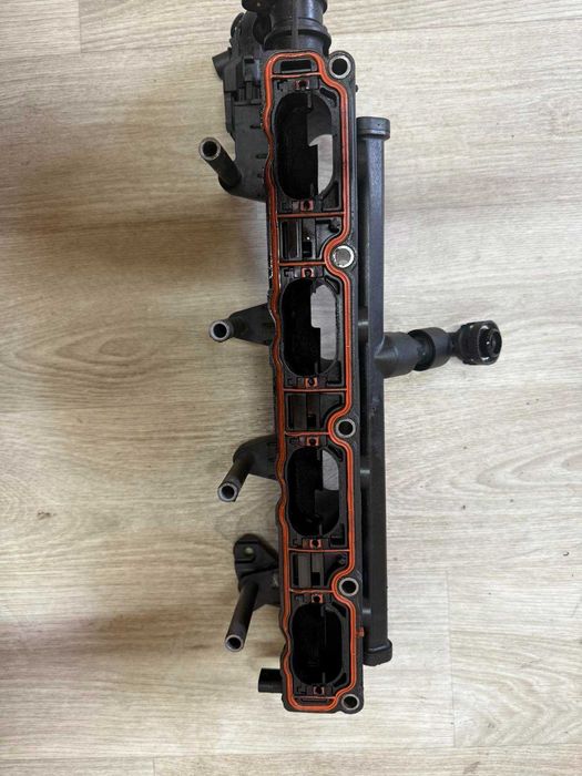 Впускной коллектор нижняя нижня часть Audi Q5 q5 2009-2017 06H133209F