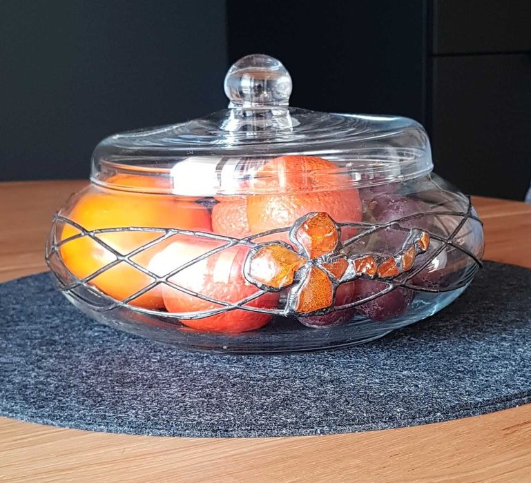 Szklana patera - waza z bursztynami