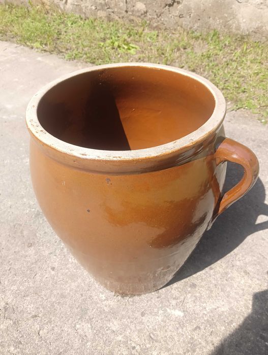 Kamienny garnek w dobrym stanie