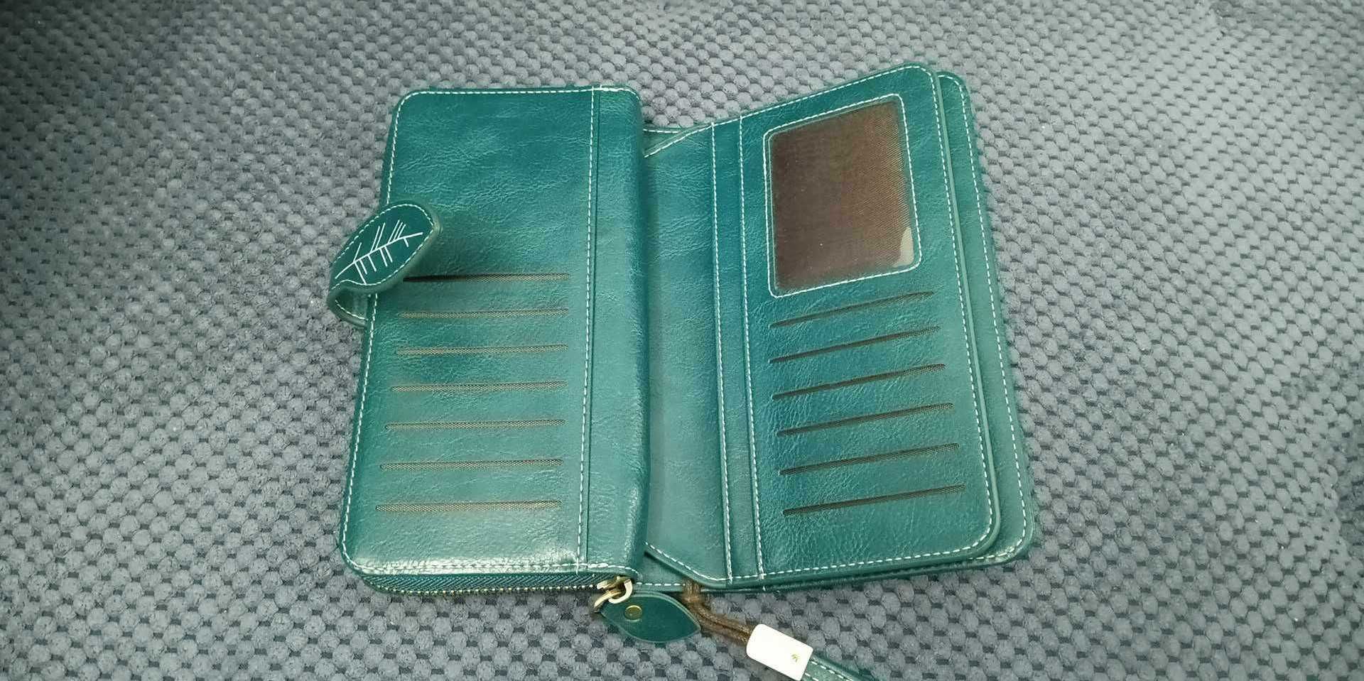 Zielony portfel skórzany