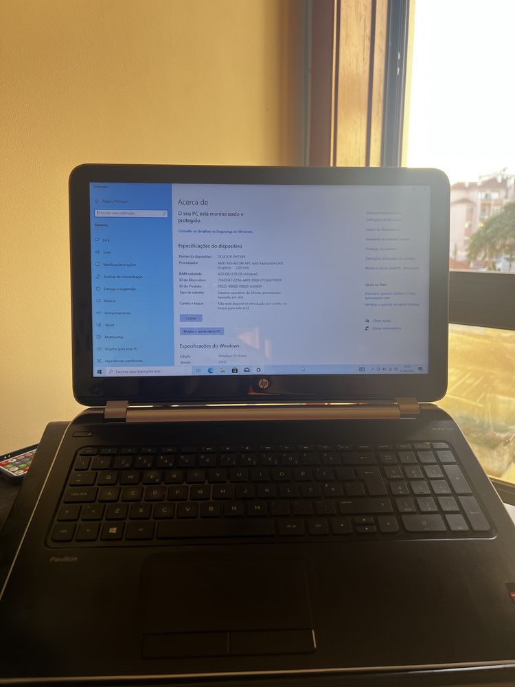 Portátil AMD A10 | 4GB RAM | Windows 10 – Pronto a usar
