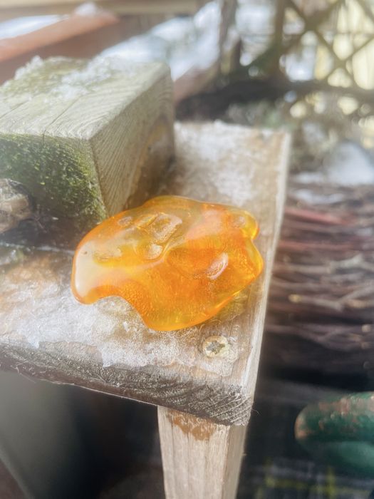 Bryłka naturalnego bursztynu bałtyckiego