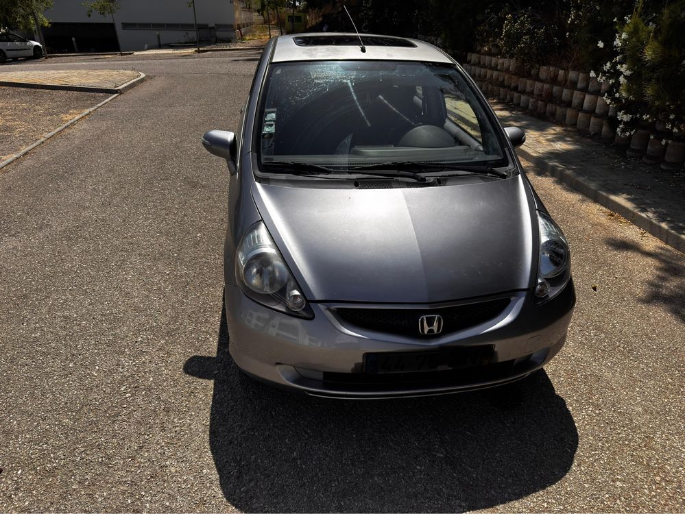 Honda Jazz 1.2 2005 – Económico, a Gasolina, com Teto de Abrir!
