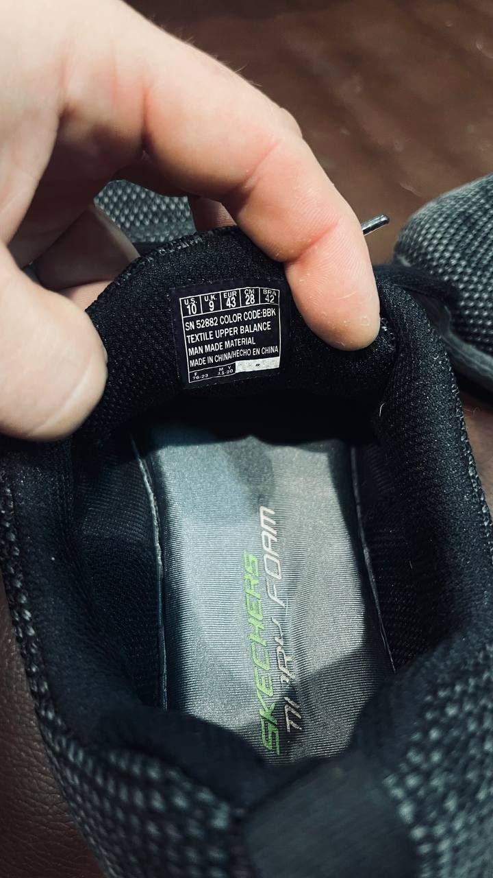 Skechers mory foam 43