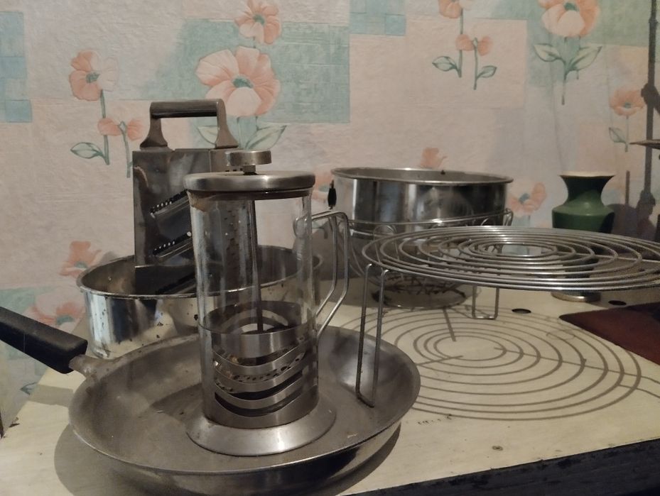 Посуда кухонная кастрюли миски сковородки