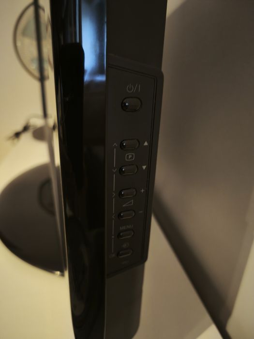 Televisor Toshiba 32 polegadas, em ótimo estado. Com comando original