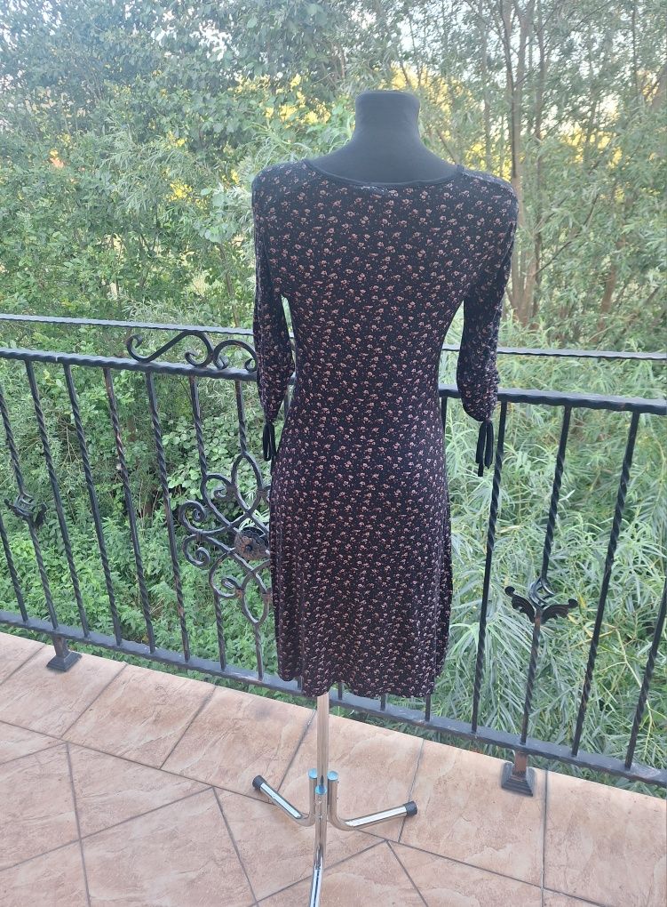 Sukienka midi marka Pretty Hurts rozmiar M 38