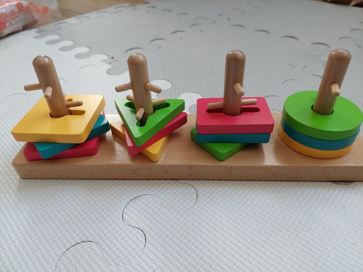 Sorter kształtów drewniana piramidka Montessori