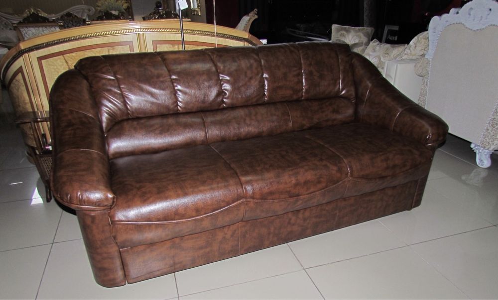 Розпродаж з вітрини магазину, барний стілець, диван, тумби приліжкові