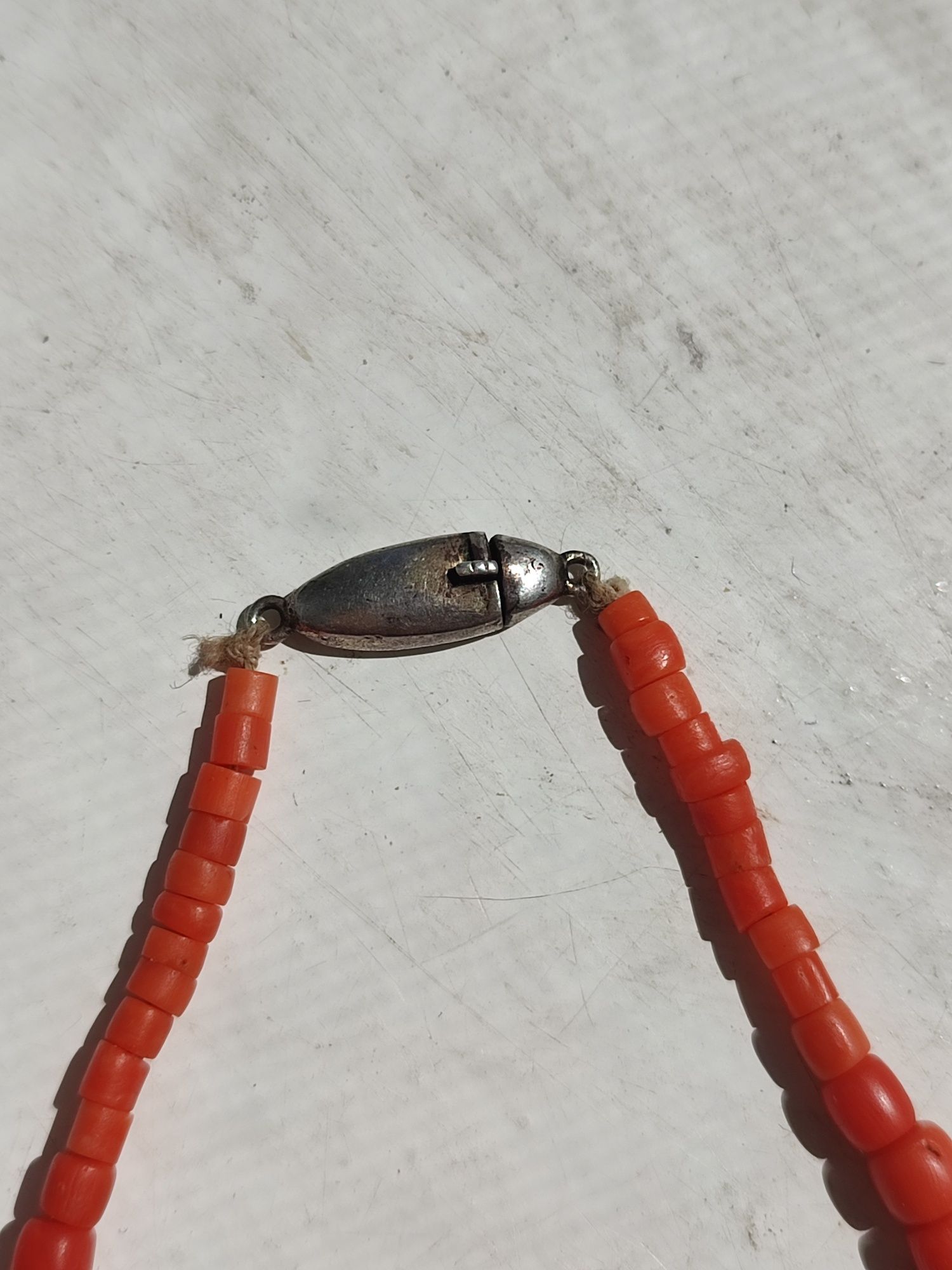 Старинные коралловые бусы с серебряной застёжкой