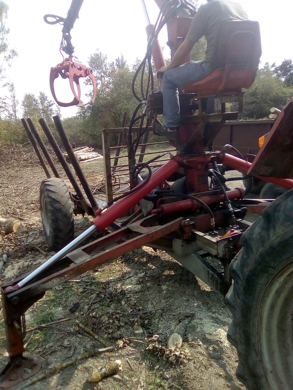 Півпричеп з грейферним погружчиком з ротатором та лісовим захватом