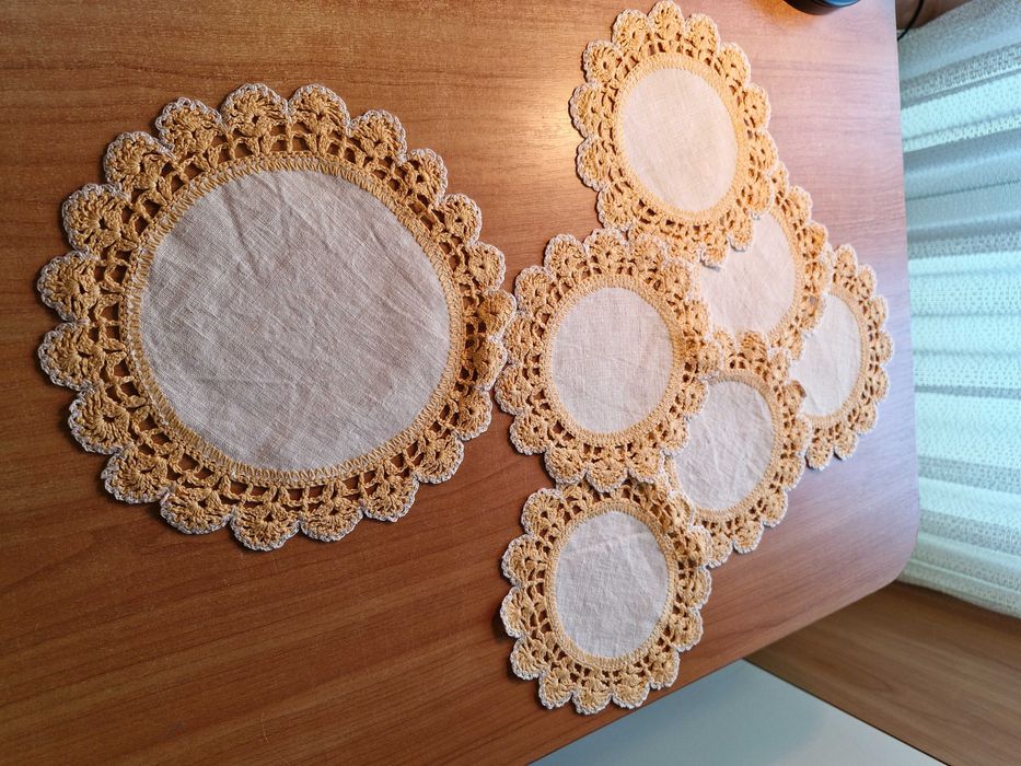 Podstawki pod kubki tkane (białe z pomarańczem)