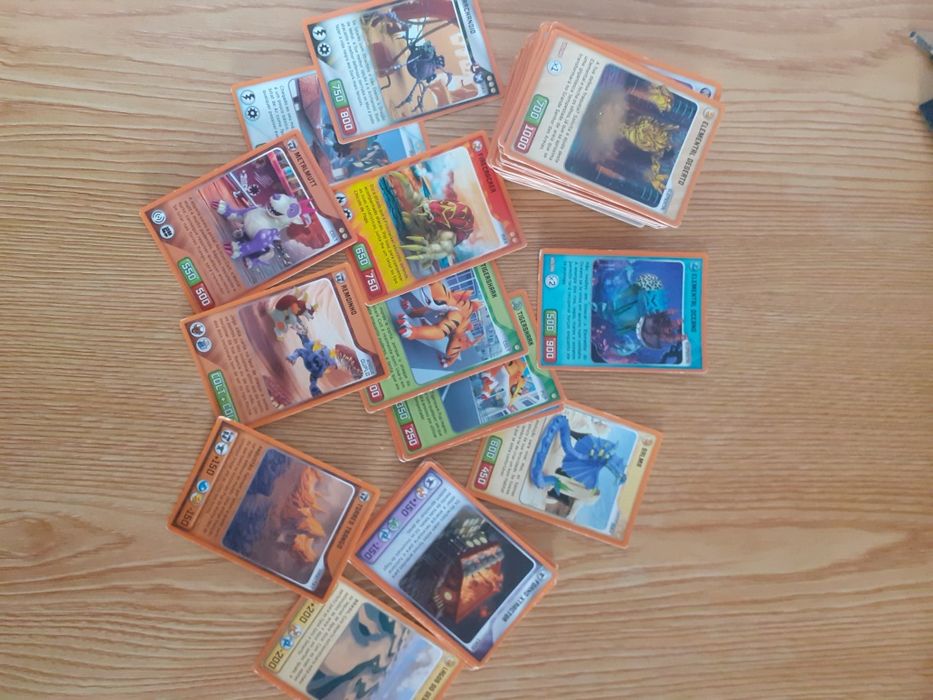 123 Cartas Invizimals comuns – originais em português, bom estado