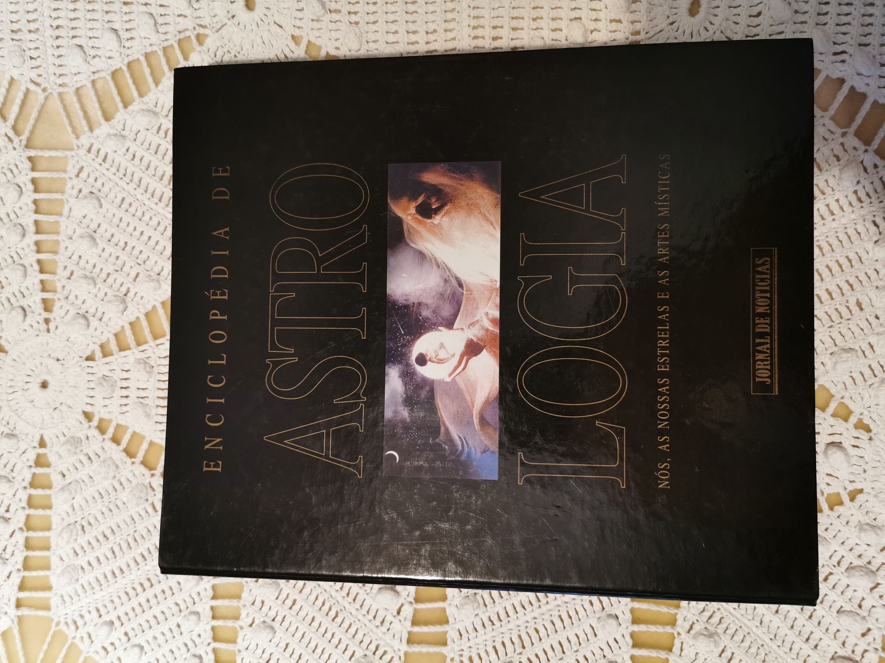 Vendo Enciclopédia da Astrologia completa, como nova