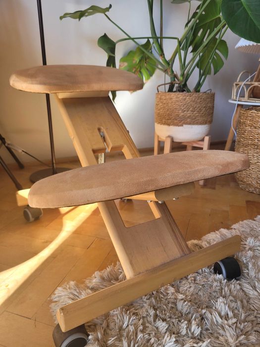Klęcznik klękosiad ergonomiczny drewniany