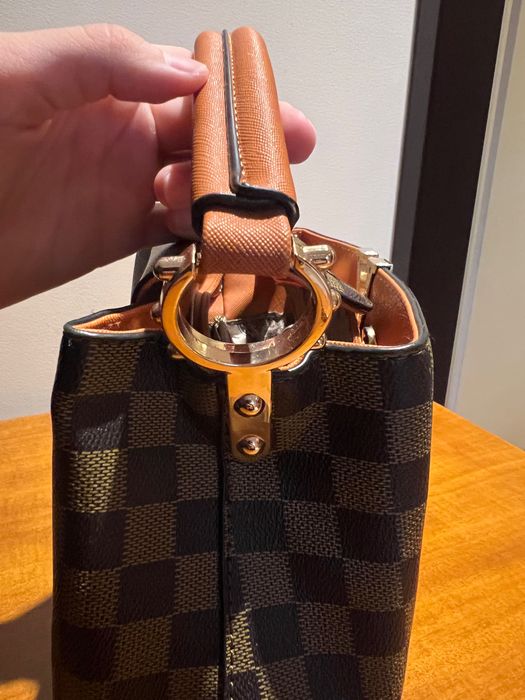 Mala de mão castanha