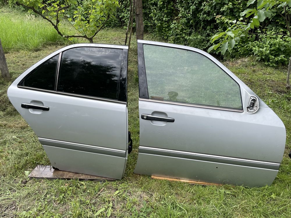 Двері Mersedes w202