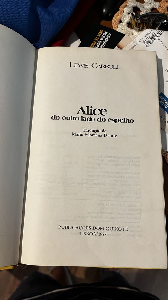 livro alice do outro lado do espelho
