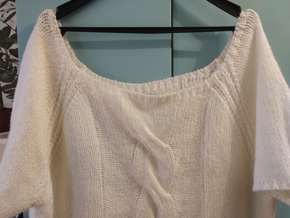 Białokremowy sweter oversize Plus Size