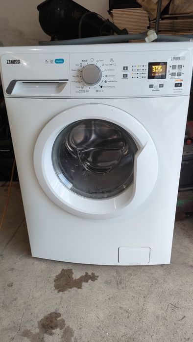 Máquina de lavar roupa Zanussi.
