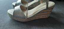 Vendo sandalias novas tamanho 37 prateadas