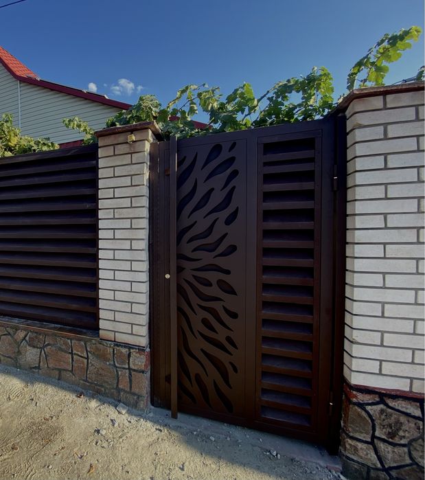 Виготовлення металевих дверей та Воріт з жалюзі