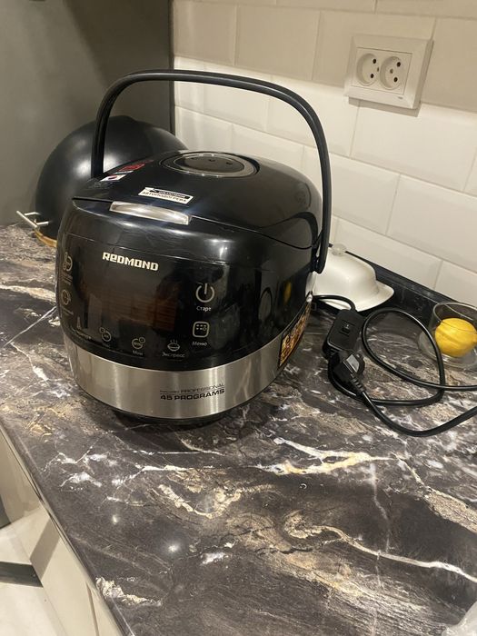 Мультиварка Redmond RMC-M90 Professional.