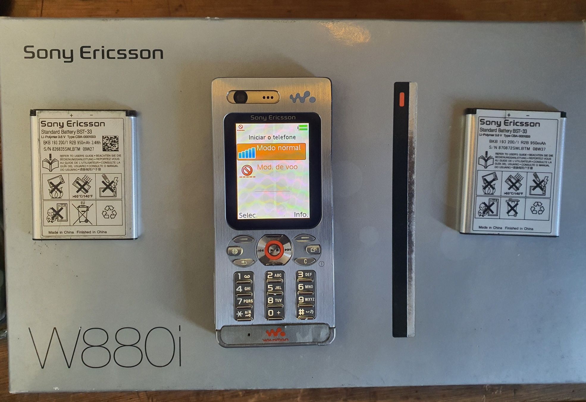 Sony Ericsson W880i c/ extras