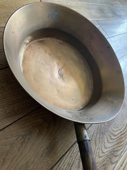 Stara duża mosiężna patelnia do smażenia konfitur