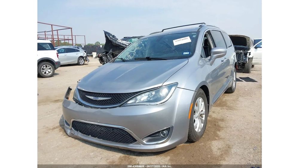 Chrysler Pacifica 2019r.    3,6L skóry 7 osobowa - KUPIONY w transporcie do Polski