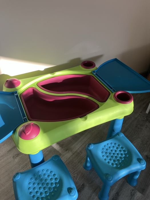 Stolik dla dzieci z krzesełkami