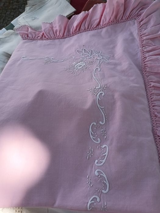 Lençol  rosa bordado a crivo